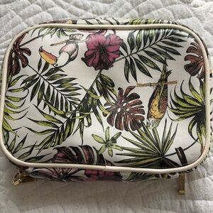 Kestrel makeup bag travel